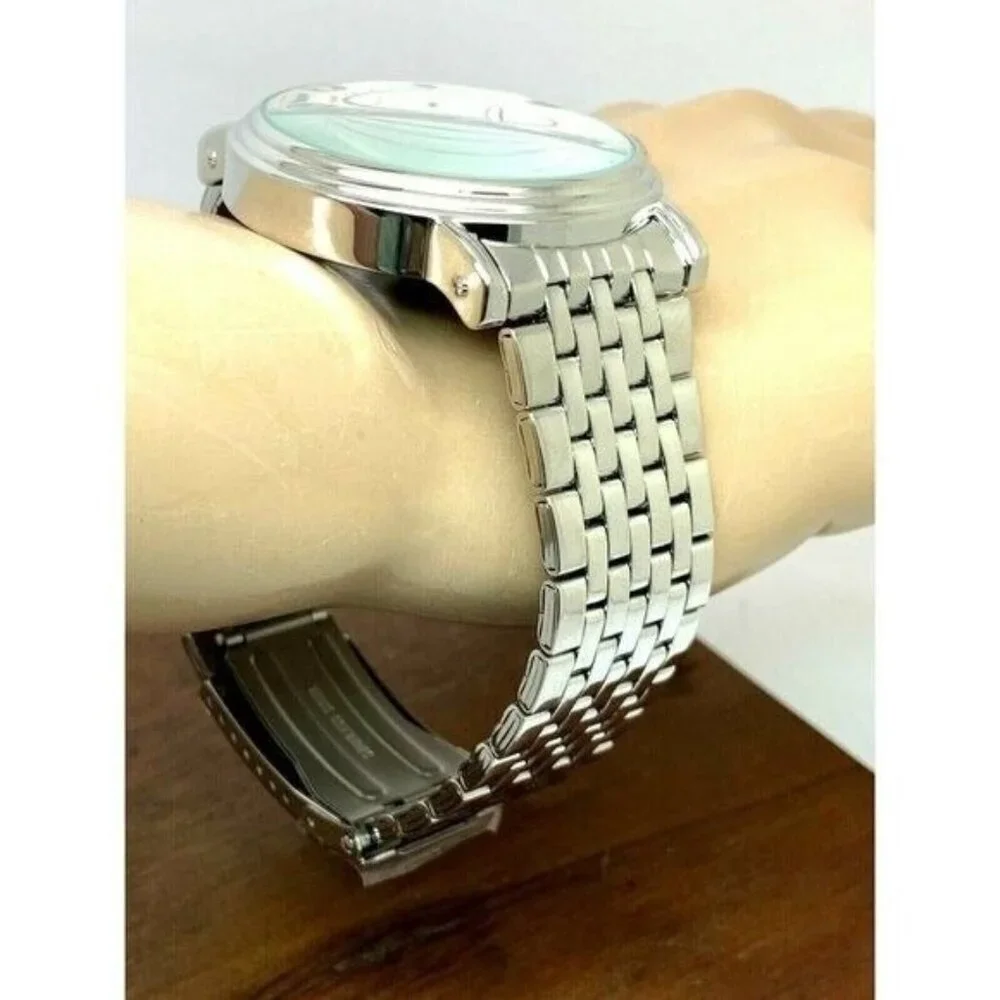 Disney Minnie Mouse Men's Watch W001881 Silver Tone Stainless Steel 44mm Quartz